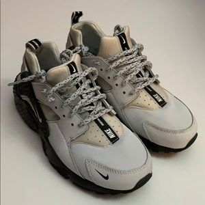 Nike air huarache run ultra black and silver